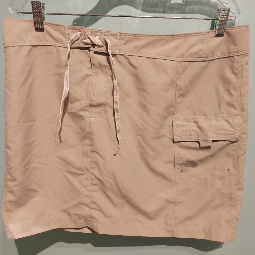 The North Face Women's Lightweight Skirt Drawstring Cargo Pocket Mini Beige